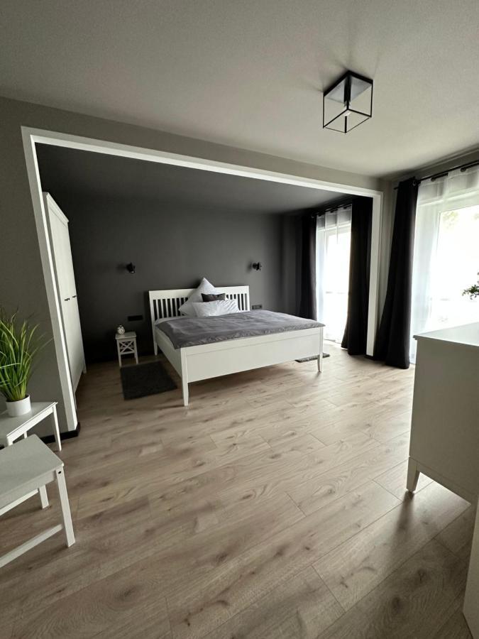 Remise Berlin-Grünau: Cozy Retreat for 6 near Müggelsee Exterior photo